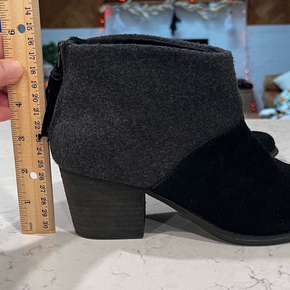 Toms Lacy Ankle Boots Black Suede and Grey Wool Tassle Zipper Size 7.5 - Picture 12 of 13